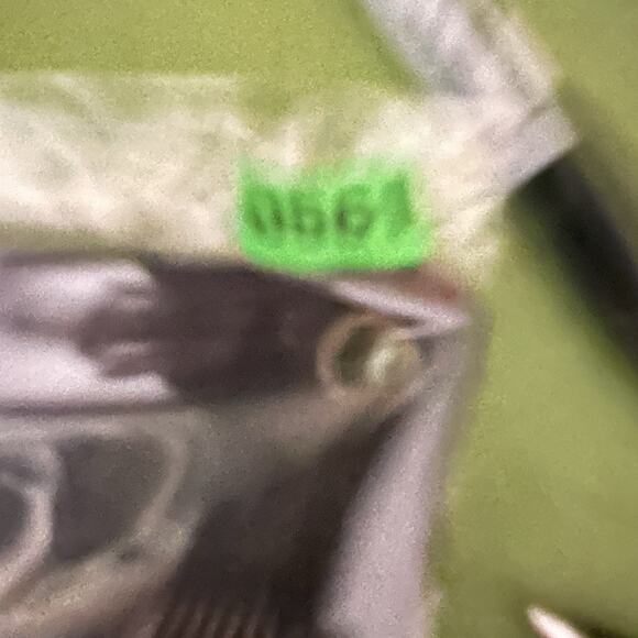 Fossil Crossbody bag in soft Black leather and brass hardware . - Picture 15 of 16